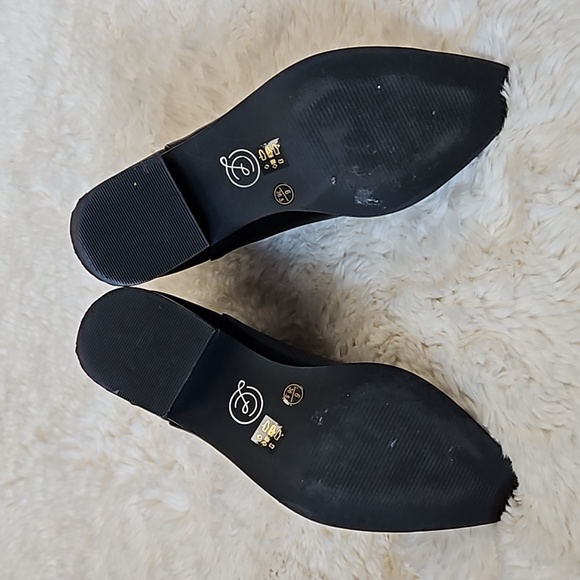 *SOLD* Chinese Filip Black Bootie, size 6, Like new with original box - Picture 8 of 12